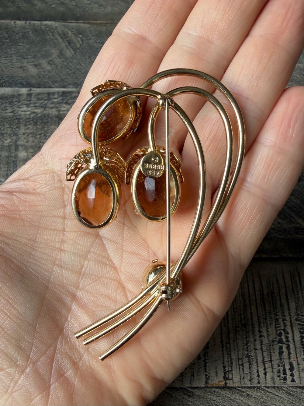 Sarah Coventry "Touch of Elegance" Acorn Brooch - Picture 2 of 4